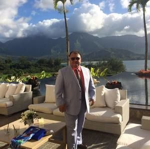 Meet your Posher, Manny manuco